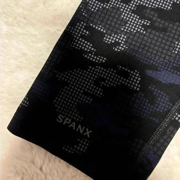 Spanx camo leggings XS - Picture 6 of 6